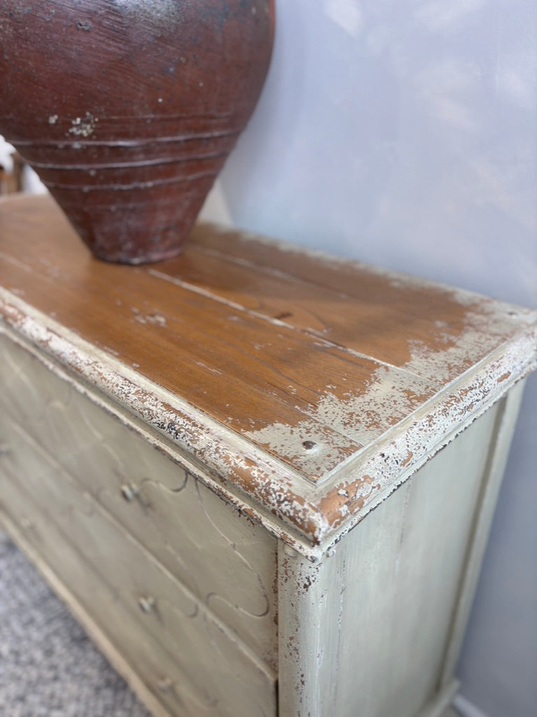 Avignon Chest of Drawers