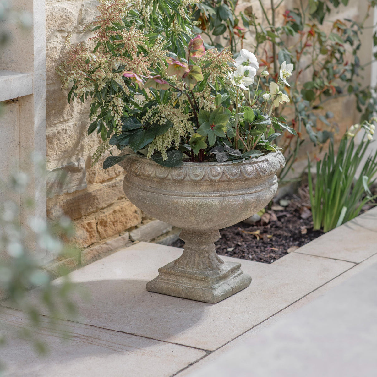Kirdford Pedestal Planter
