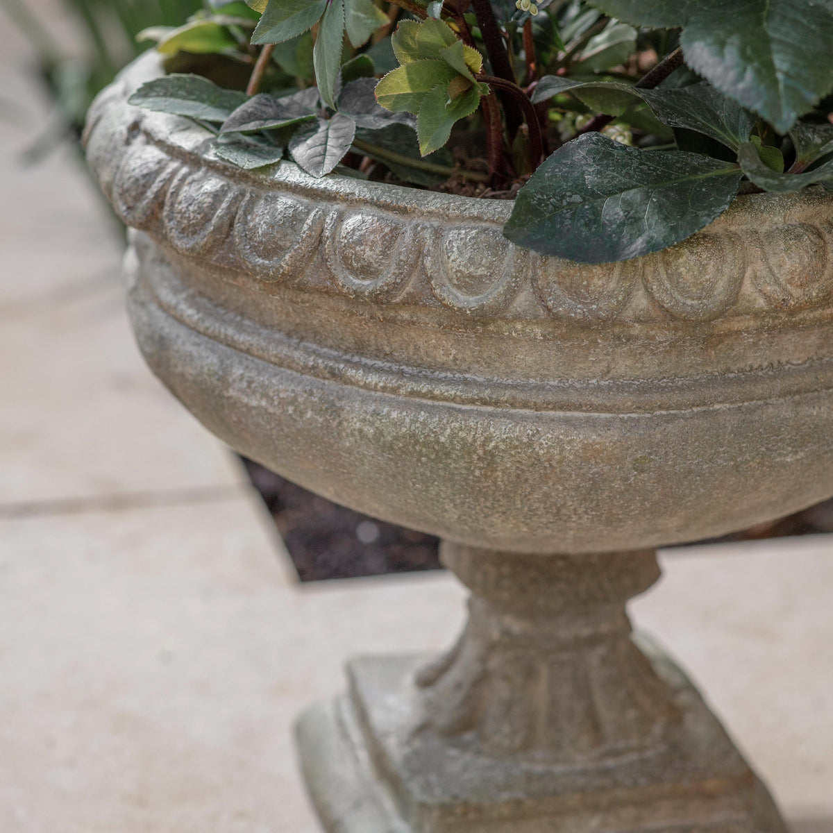 Kirdford Pedestal Planter