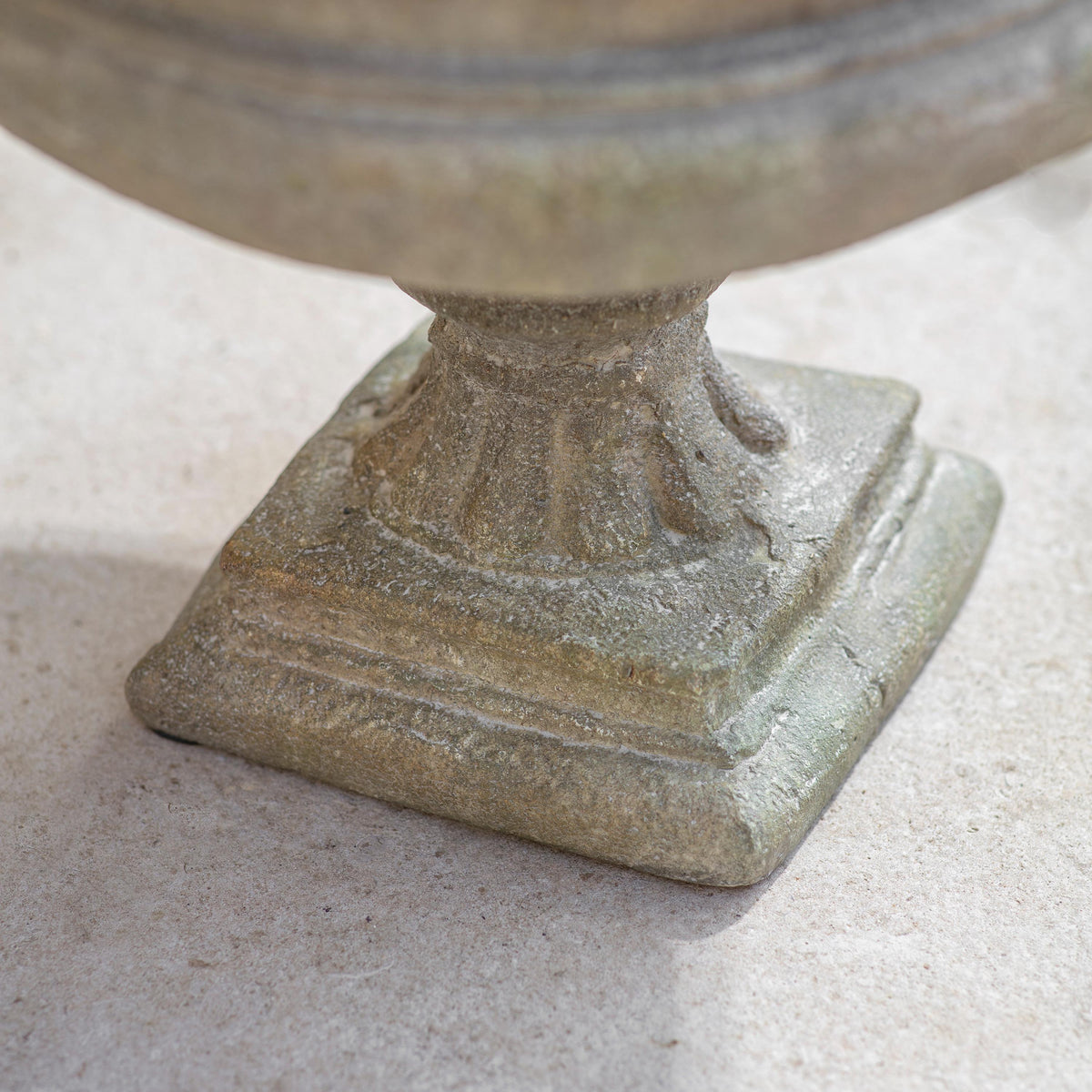 Kirdford Pedestal Planter