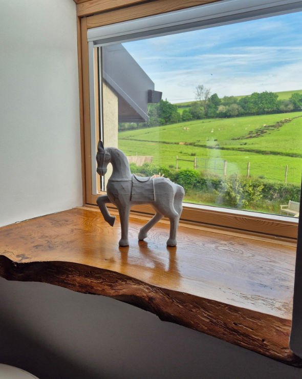 White 30 x 10 x 35cm Horse