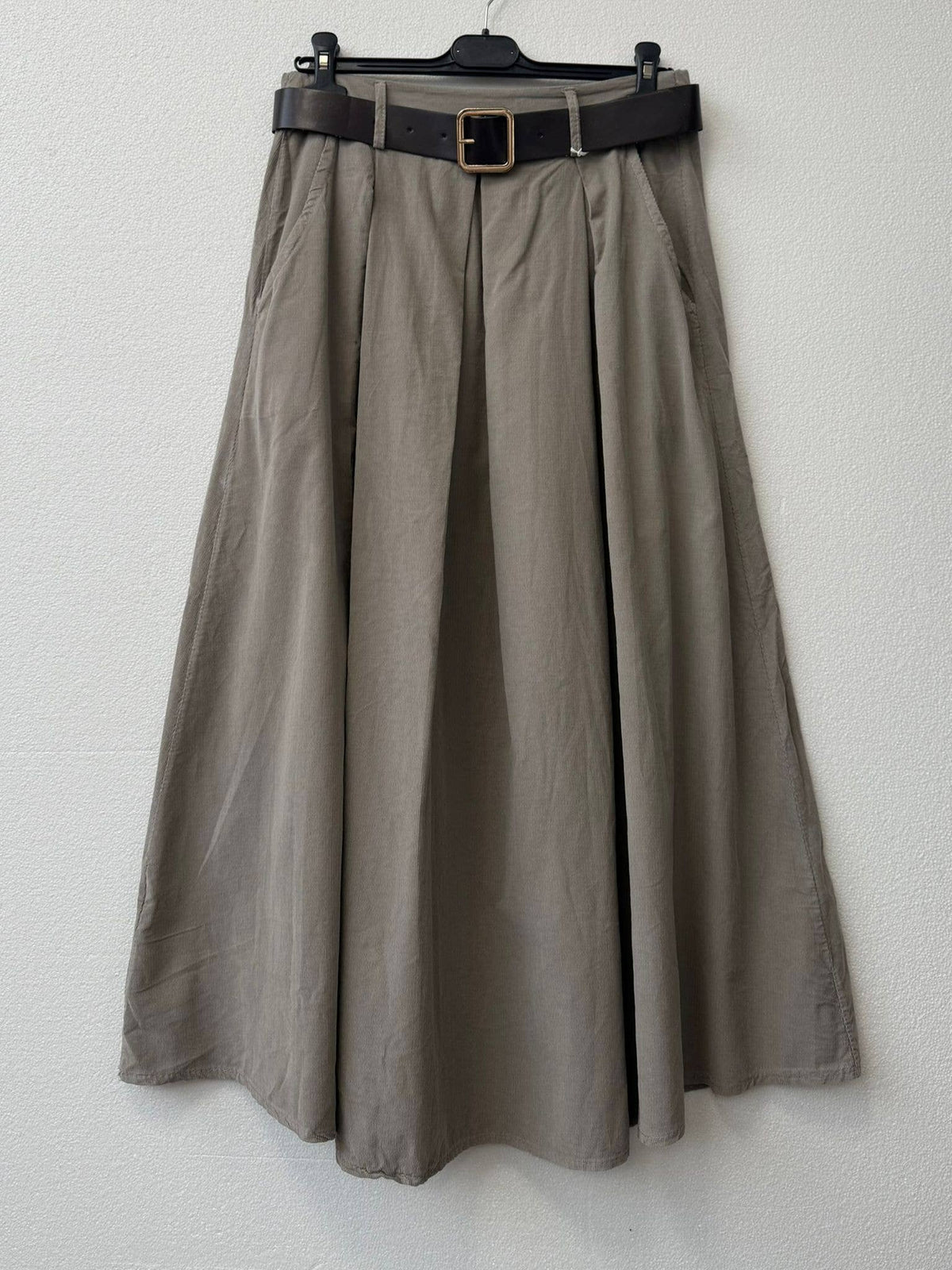 Needle Cord Velvet Skirt