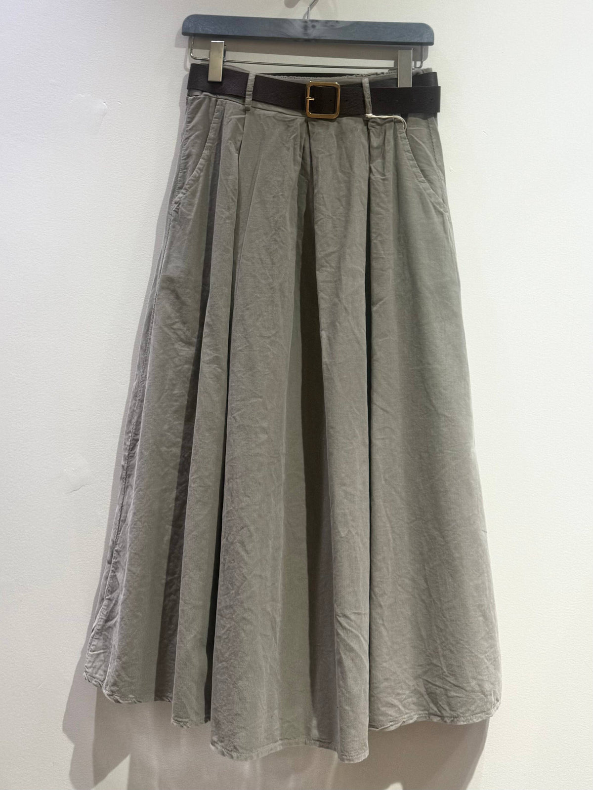 Needle Cord Velvet Skirt